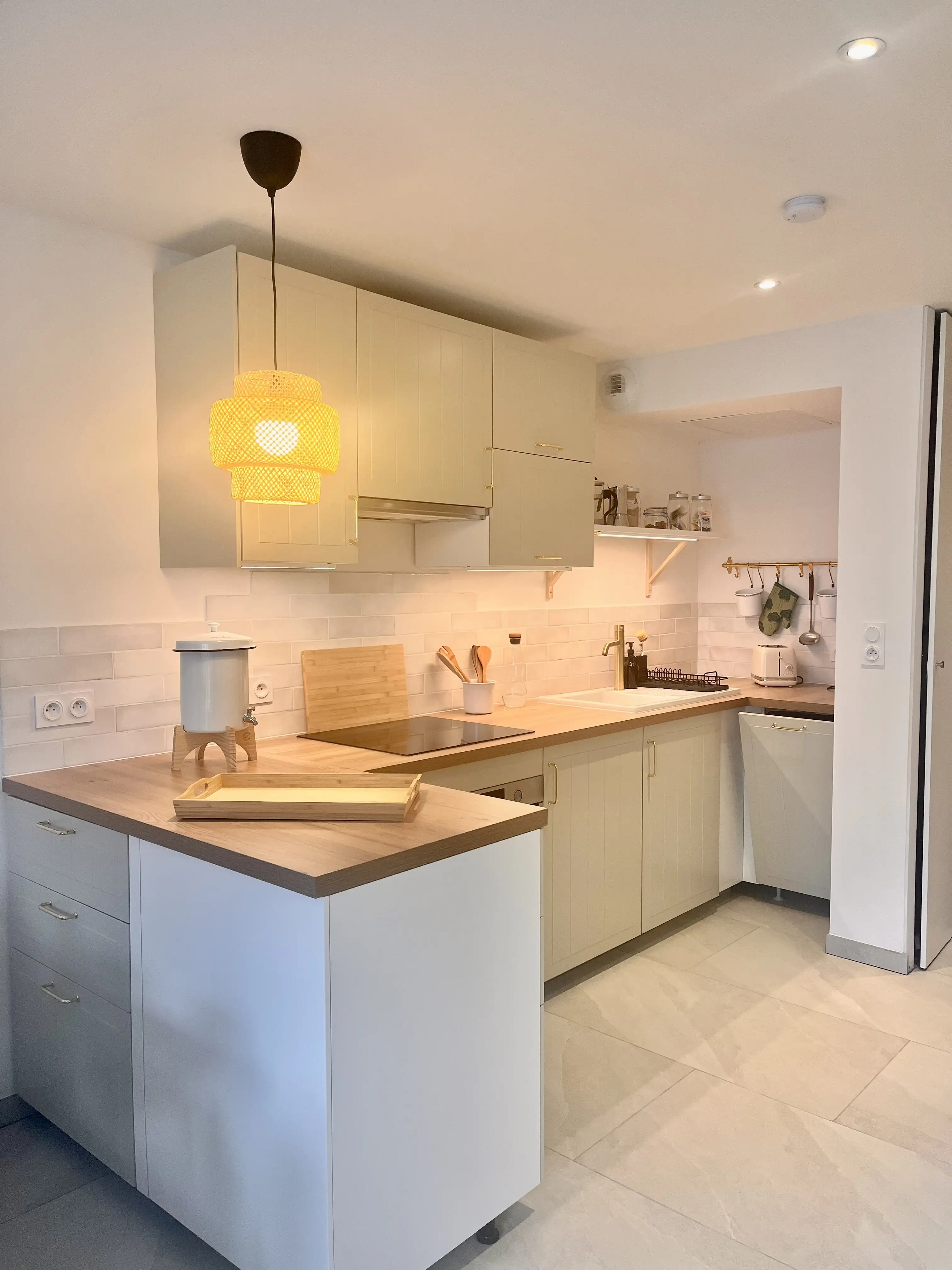 Cuisine rénovée de notre studio à Aix les Bains